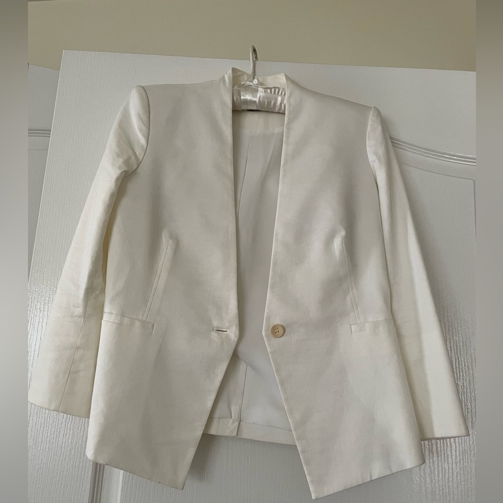Helmut lang white blazer. size 4 in excellent condition. never worn